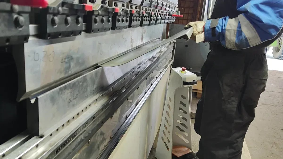 Um guia prático de precisão para trabalhos mistos (O que as fábricas de alto desempenho padronizam)