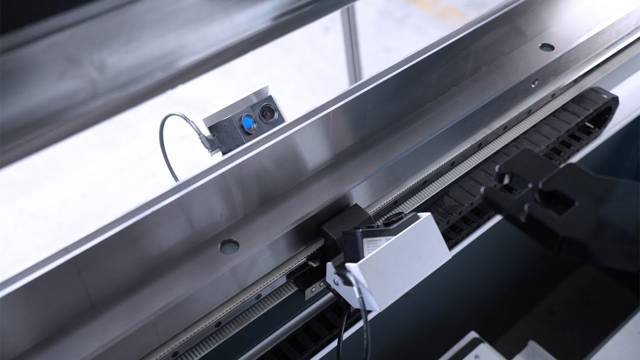 NC Press Brake vs CNC: Cost, Accuracy, and Training - Pictures 2 Precisão: Como pensar em graus, milímetros e micrômetros