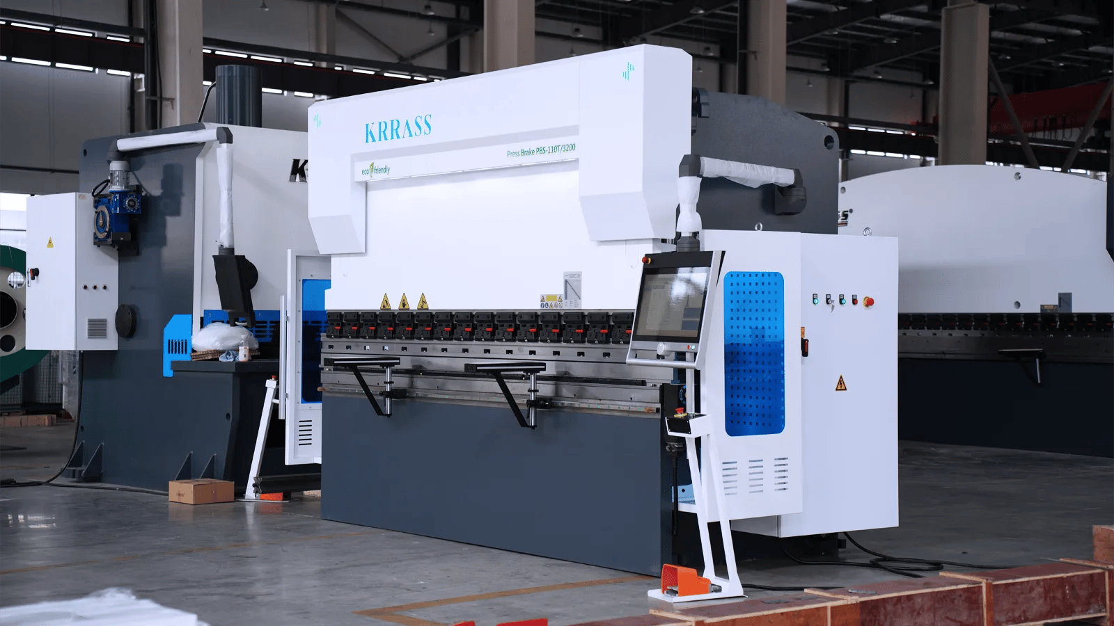 Ultimate Guide to Buying a Sheet Metal Press Brake in 2026: Types, Tonnage, and Features - Pictures 1 Prensas dobradeiras hidráulicas: a força motriz