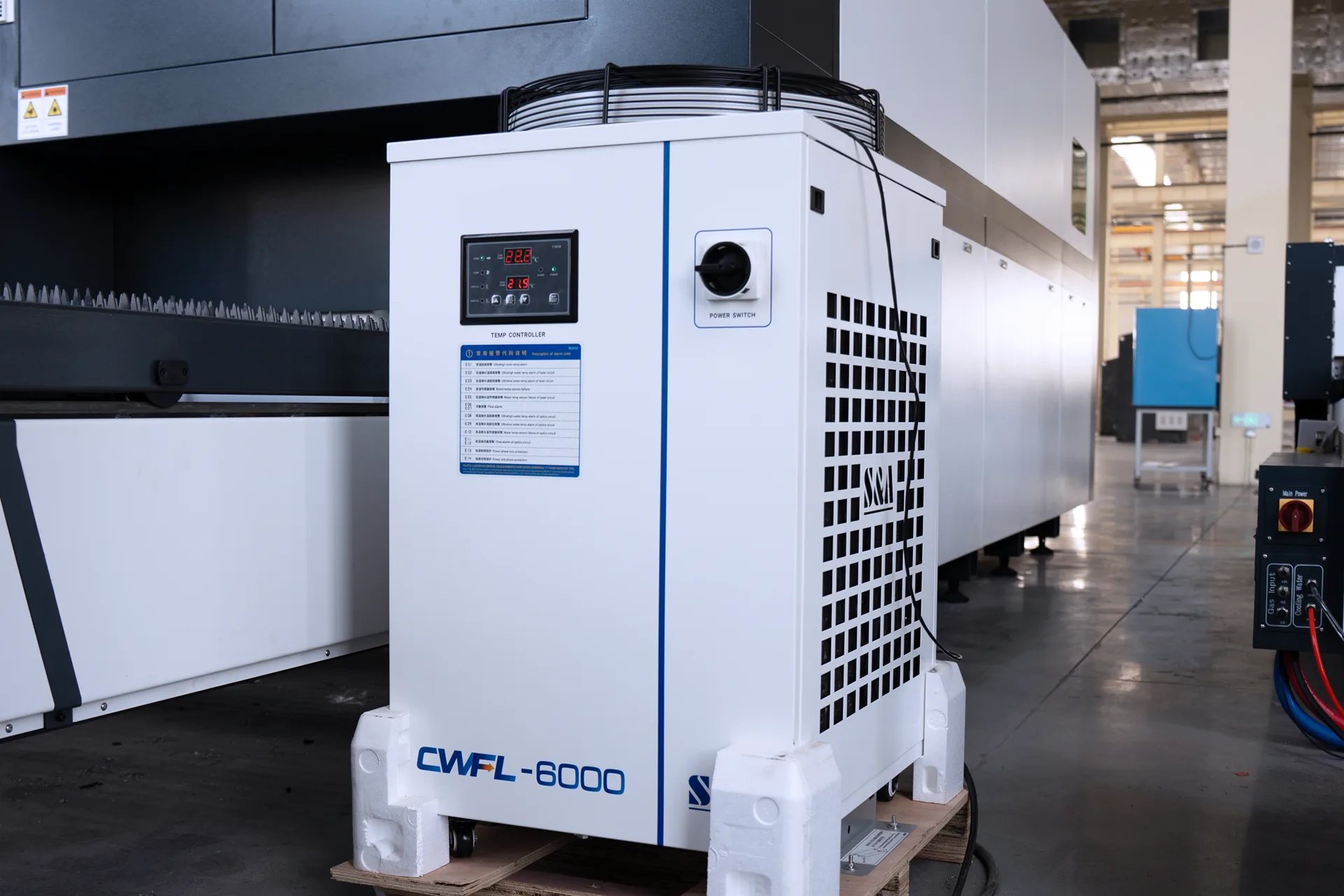 Fully Enclosed 6000W Laser Cutter with Exchange Table - Pictures 15 Advanced Industrial Water Cooling System