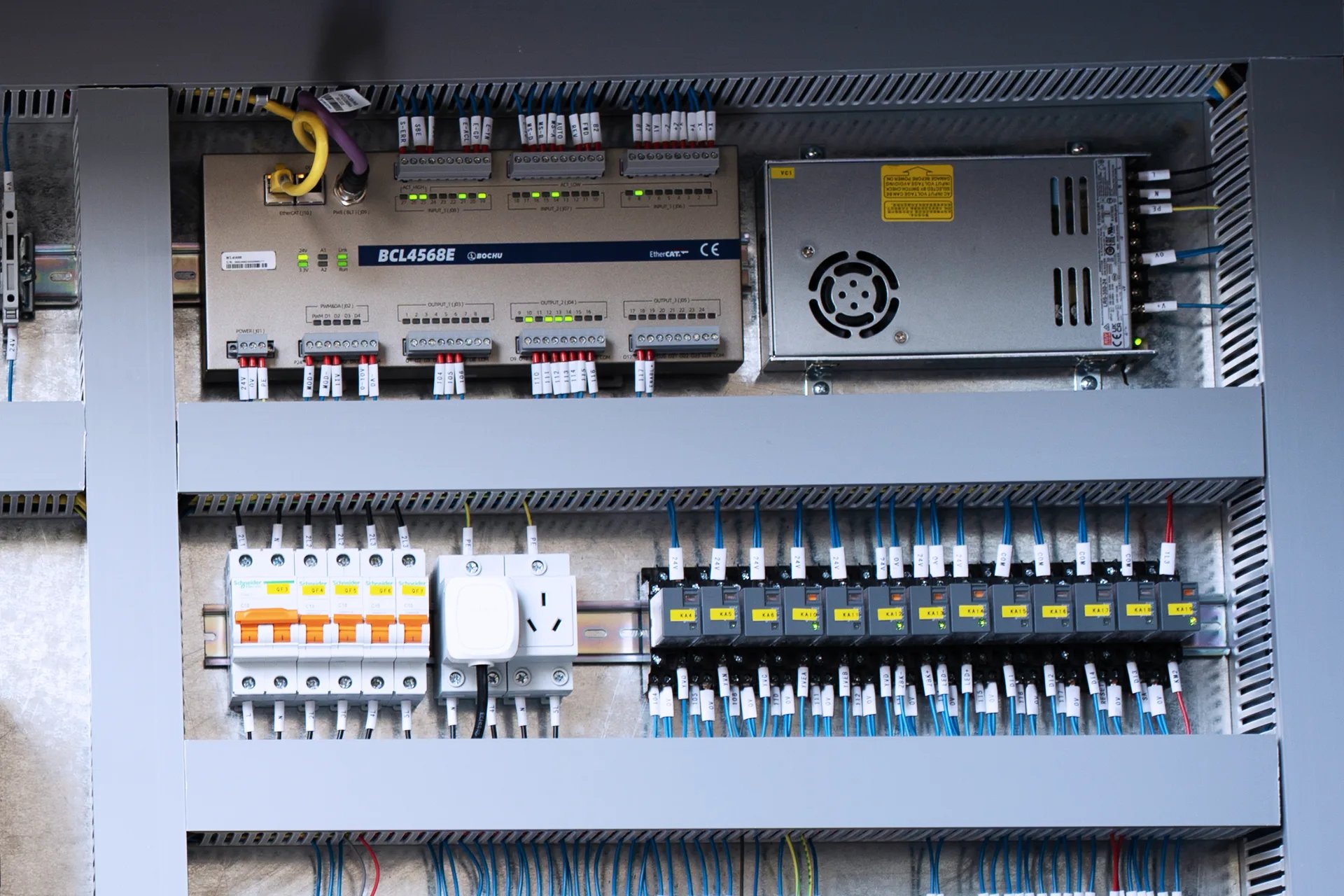 Fully Enclosed 6000W Laser Cutter with Exchange Table - Pictures 11 EtherCAT Controller FSCUT4000E