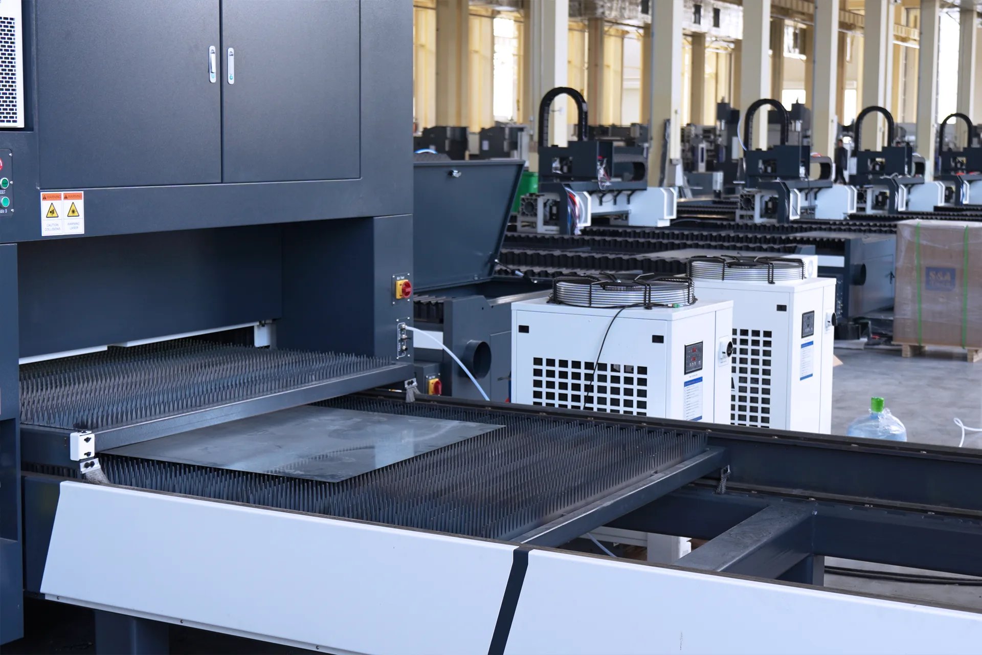 Fully Enclosed 6000W Laser Cutter with Exchange Table - Pictures 2 High-Speed Parallel Shuttle Table